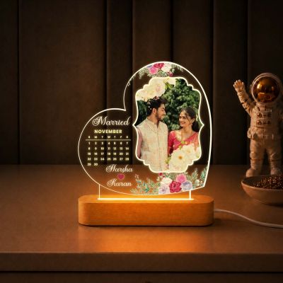 Personalized Wedding Calendar Acrylic LED Lamp | Custom Anniversary & Marriage Gift for Bride and Groom – Warm Light Bedside Table Lamp with Wooden Stand